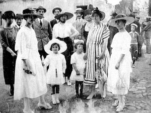 6 - Emma e Teresina Gramsci em Ghilarza - 1919